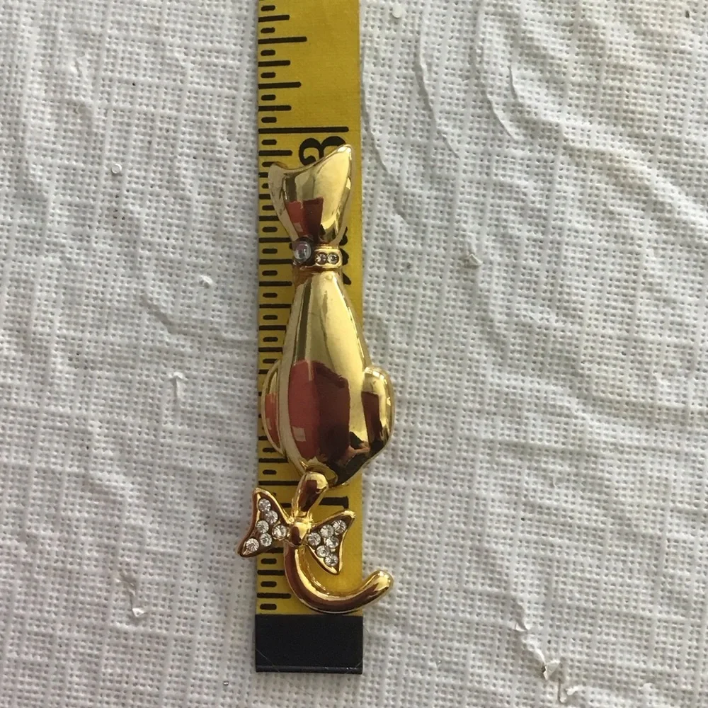 Chic Gold Color Cat Brooch with Sparkling Accents